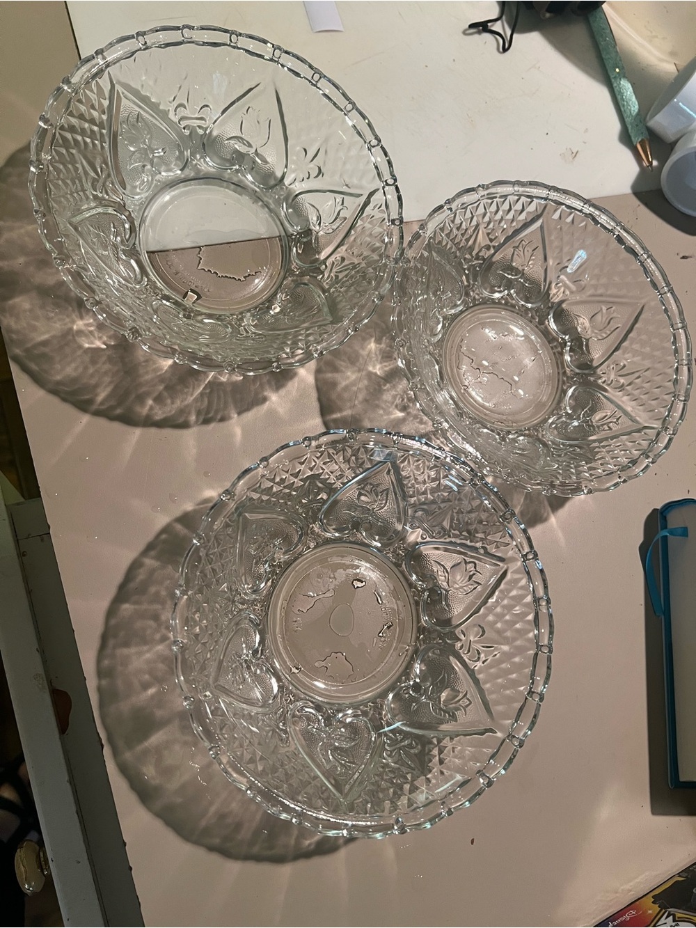 3 Pressed Glass Serving Bowl - Clear Floral Diamond Pattern - Picture 3 of 3